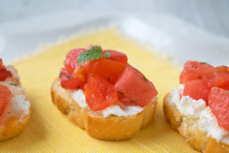 Sommer-Bruschette mit Melonen