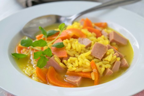 Wurstsuppe mit Reis