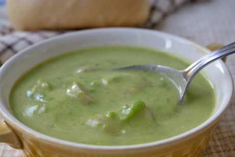 Erbsensuppe mit Wurst
