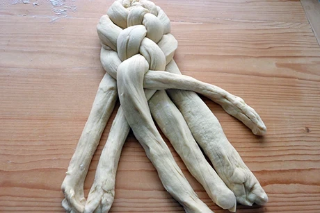 Zopf aus Germteig