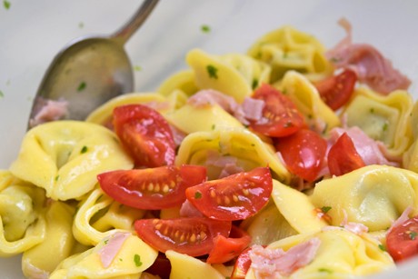 Tomaten-Tortellini-Salat