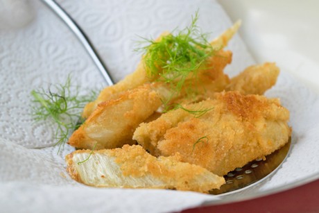 Panierte Fenchelstängel