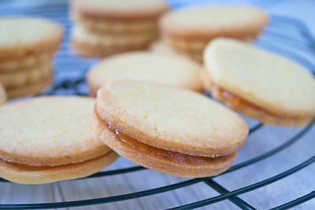 Mürbteigkekse mit Marmelade