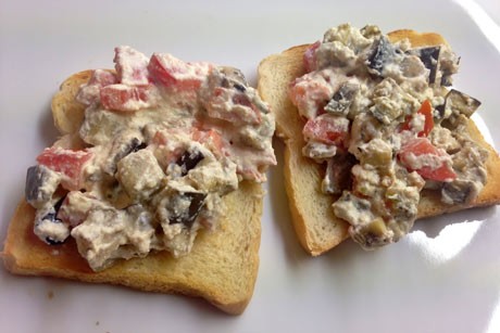 Aubergine auf Toastbrot