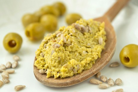 Mediterraner Olivenaufstrich