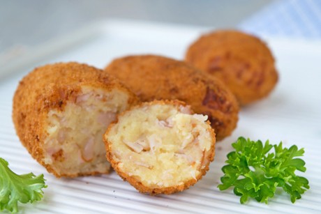 Erdäpfelkroketten mit Schinken