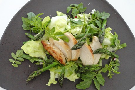Hühnerbrust mit Blattsalat