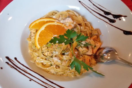 Tagliatelle mit Lachs-Oberssauce