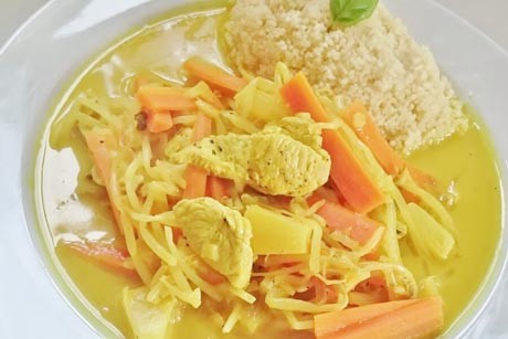 Putencurry mit Kokos-Ananas