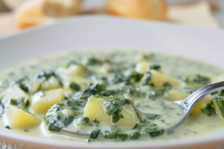 Lauchsuppe mit Blattspinat und Kartoffeln