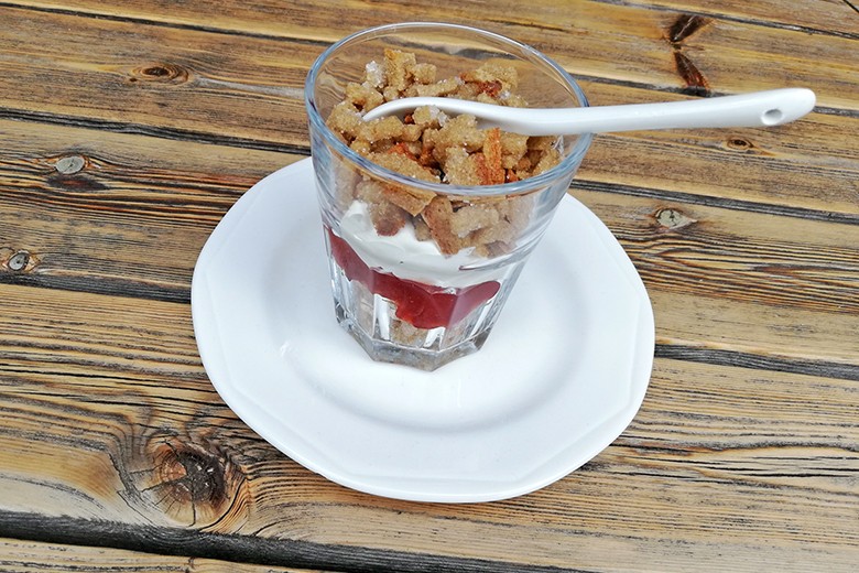 Süßes Roggenbrot mit Marmelade