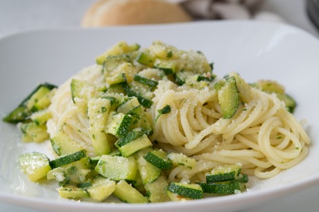 Zucchini-Zitronen-Nudeln