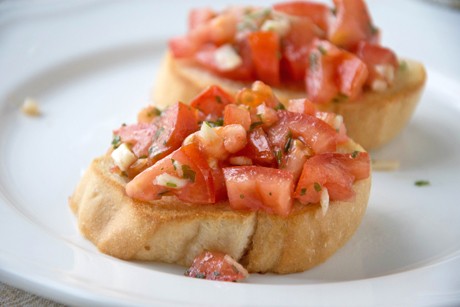 Crostini mit Tomaten