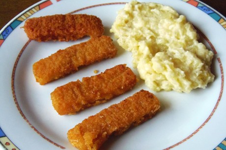 Fischstäbchen mit Kartoffelstampf