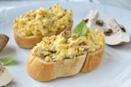Eiersalat mit Champignons und selbstgemachter Mayonnaise