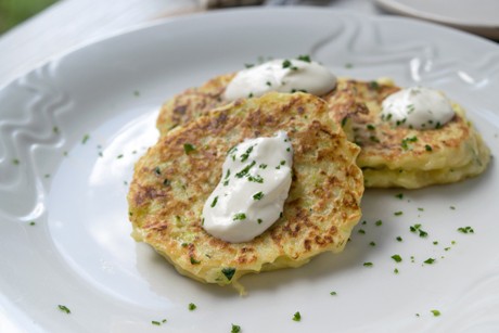 Österreichische  Zucchinipuffer