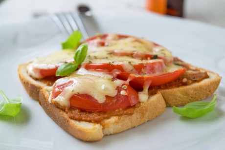Tomaten-Pesto-Toast