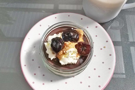 Schokomousse mit Amarenakirschen