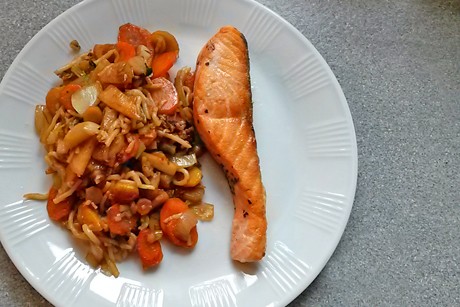 Wokgemüse mit Eiernudeln