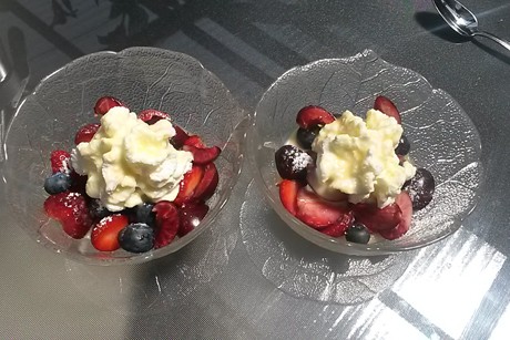 Beeren-Dessert mit Geist