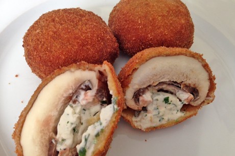 Gefüllte und gebackene Champignons