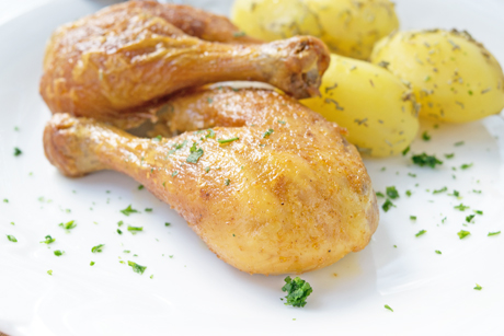 Hühnerschenkel auf Rosmarinkartoffel