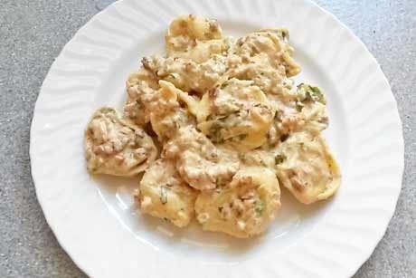 Tortellini in Speck-Kräutersauce