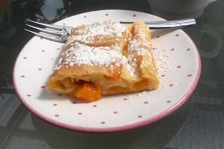 Topfen-Marillen-Strudel