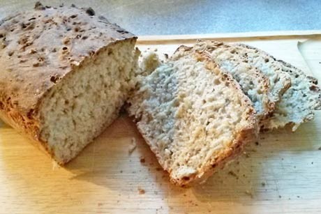 Brot mit getrockneten Tomaten