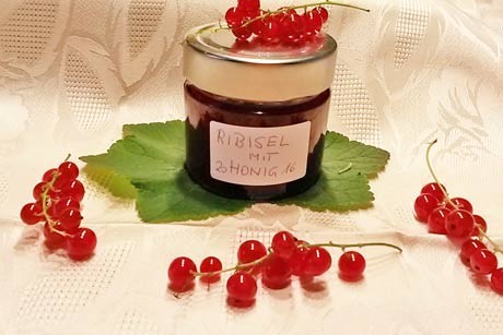 Ribiselmarmelade mit Honig