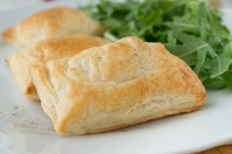 Blätterteigtaschen pikant