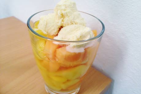 Betrunkene Früchte mit Eis