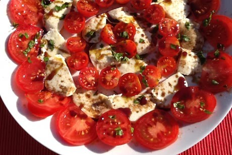 Mozzarella mit Kürbiskernöl