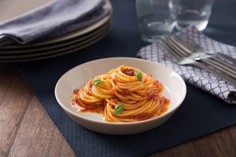 Spaghetti mit Sauce Basilikum
