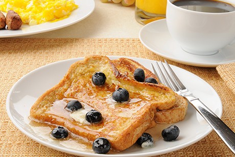 French Toast mit Heidelbeeren