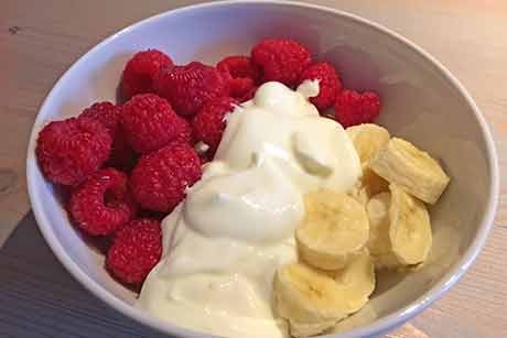 Joghurt mit Himbeere Banane