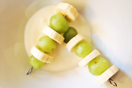 Joghurt mit Obstspieße