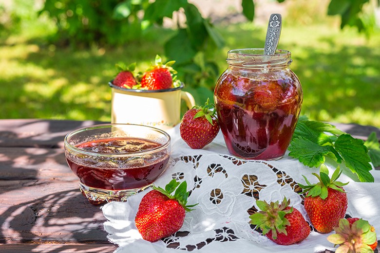 Erdbeeren in Rotwein