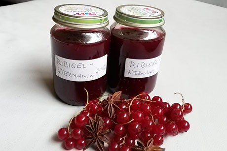 Ribiselmarmelade mit Sternanis