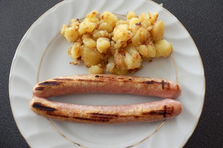 Bratwürstel mit Erdäpfelschmarrn