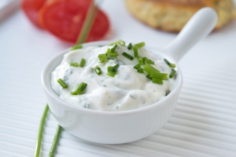 Joghurt-Schnittlauchsauce