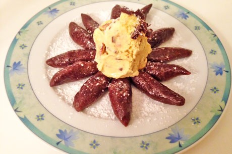Kakaonudeln mit Eis