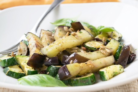 Zucchini-Melanzani-Salat