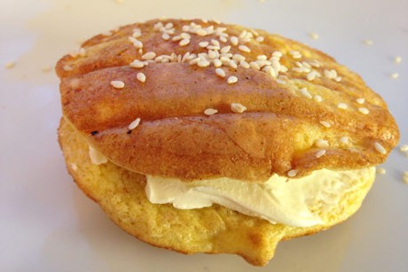 Gefüllte Eierbrötchen