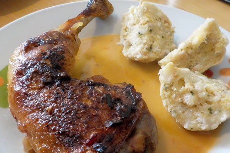 Gebratene Putenkeule mit Tomatensauce