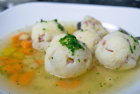 Speckgrießknödel