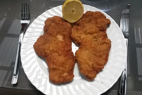 Panierte Schnitzel mit Knoblauch