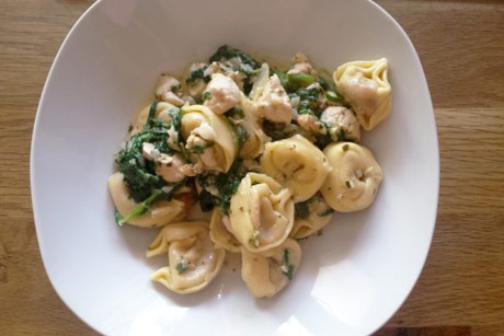 Tortellini mit Blattspinat und Huhn