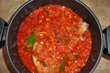 Kaninchen in Tomatensauce