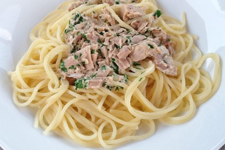 Spaghetti mit Thunfischsauce